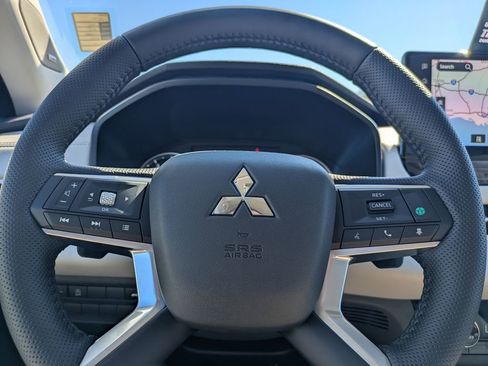 New 2026 Mitsubishi Outlander SE image 31