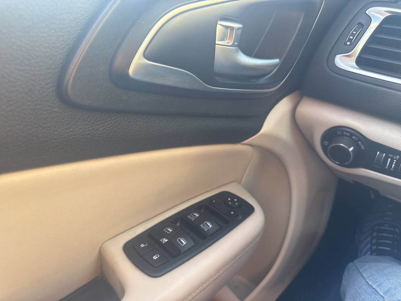 Used 2017 Chrysler 200 Limited Platinum FWD image 21
