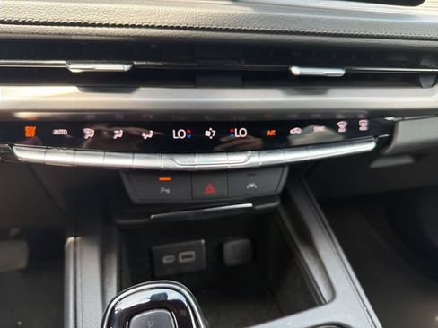 Used 2025 Cadillac XT4 Premium Luxury FWD image 22