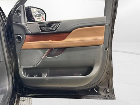 Used 2022 Lincoln Navigator Reserve image 45