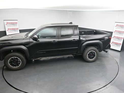 Used 2024 Toyota Tacoma TRD Off-Road image 13