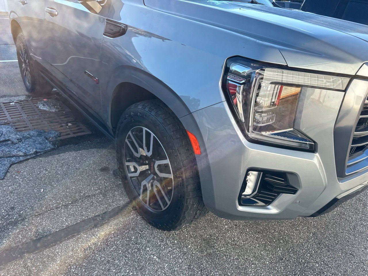 Used 2023 GMC Yukon AT4 w/ AT4 Premium Package AWD/4WD image 4