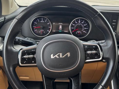 Used 2024 Kia Carnival LX FWD image 11