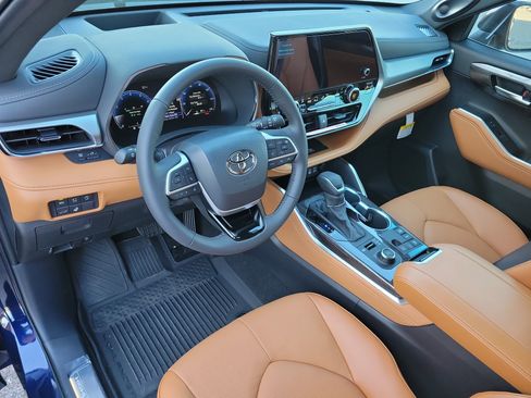 New 2026 Toyota Highlander Platinum AWD/4WD image 8