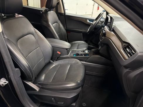 Used 2020 Ford Escape Titanium image 20