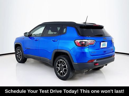 Used 2025 Jeep Compass Trailhawk AWD/4WD image 5