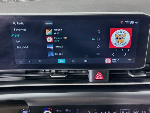 Used 2025 Kia Carnival FWD image 21