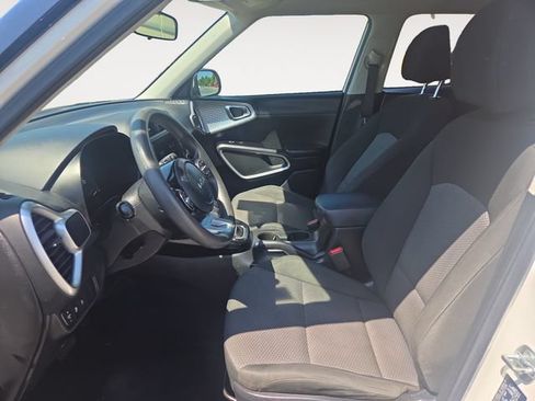 Used 2023 Kia Soul LX FWD image 9
