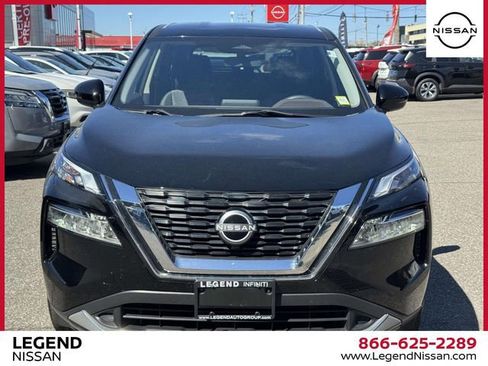 Used 2023 Nissan Rogue SV image 2