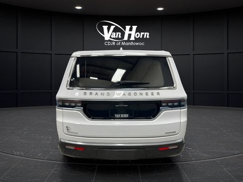 Used 2022 Jeep Grand Wagoneer Series III w/ Rear Seat Video Group 1 AWD/4WD image 6