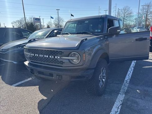 Used 2024 Ford Bronco Badlands image 2