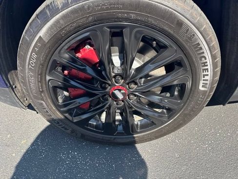 Certified 2025 Cadillac XT5 Sportv w/ LPO, Red Accent Package AWD/4WD image 10