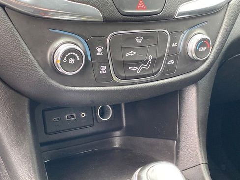 Used 2019 Chevrolet Equinox LT image 11