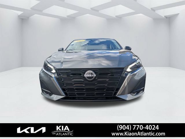 Used 2025 Nissan Altima 2.5 SV FWD image 8