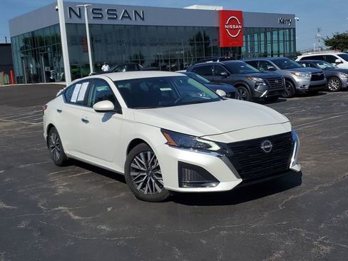 Certified 2023 Nissan Altima 2.5 SV FWD image 32