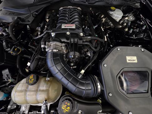 Used 2021 Ford Mustang GT w/ GT Performance Package RWD image 3