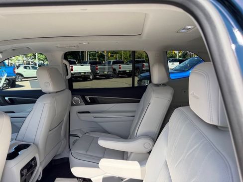 New 2027 Buick Enclave Avenir w/ LPO, Floor Liner Package AWD/4WD image 12