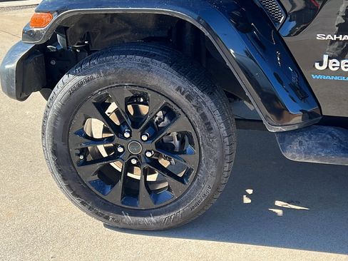 Used 2024 Jeep Wrangler Sahara w/ Technology Group image 12