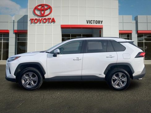 Used 2025 Toyota RAV4 XLE AWD/4WD image 6
