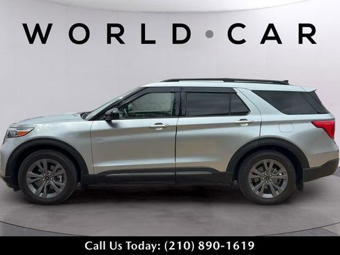 Used 2022 Ford Explorer XLT w/ Equipment Group 202A image 6