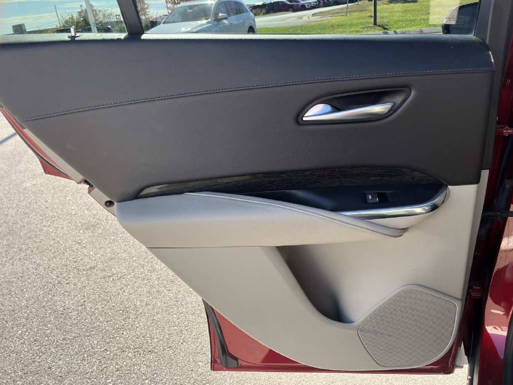 Used 2023 Cadillac XT4 Premium Luxury FWD image 20