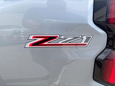 Used 2025 Chevrolet Colorado Z71 w/ Z71 Convenience Package 2 AWD/4WD image 10