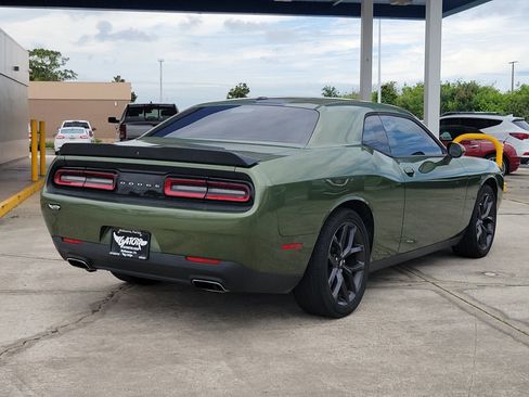 Used 2019 Dodge Challenger SXT w/ Blacktop Package RWD image 4