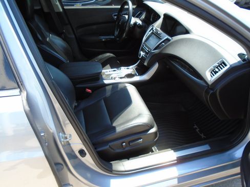 Used 2018 Acura TLX V6 SH-AWD w/ Technology Pkg image 12
