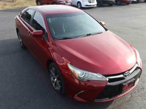 Used 2016 Toyota Camry SE image 12