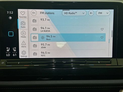 Used 2025 Volkswagen Atlas SE image 21