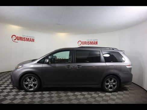 Used 2019 Toyota Sienna SE Premium FWD image 6