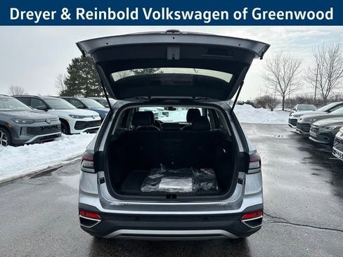New 2026 Volkswagen Taos SE image 36