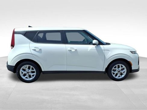 Used 2022 Kia Soul LX w/ Technology Package FWD image 11