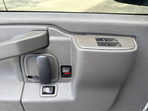 Used 2018 Chevrolet Express 3500 w/ Power Convenience Package RWD image 17