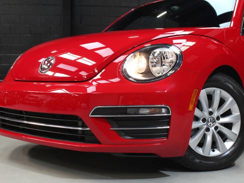 Used 2018 Volkswagen Beetle 2.0T S image 9