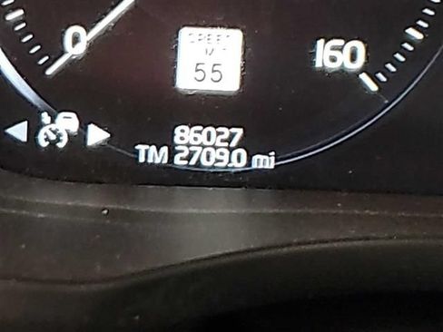 Used 2019 Volvo XC60 T5 Momentum w/ Multimedia Package AWD/4WD image 12