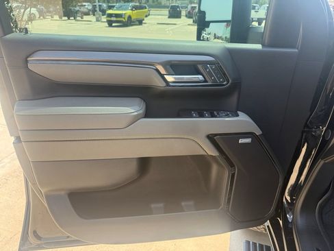 Used 2025 Chevrolet Silverado 2500 ZR2 w/ Technology Package AWD/4WD image 11
