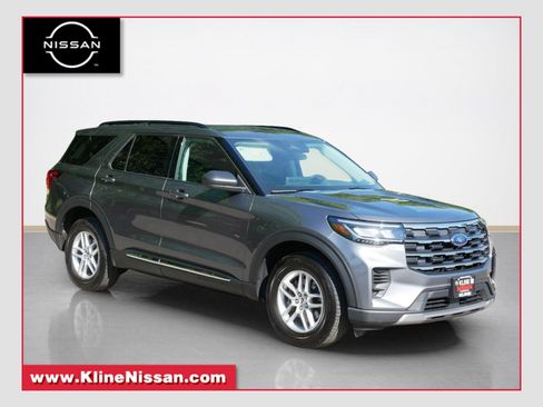 Used 2025 Ford Explorer Active AWD/4WD image 1