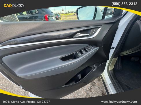 Used 2022 Buick Enclave Essence image 10