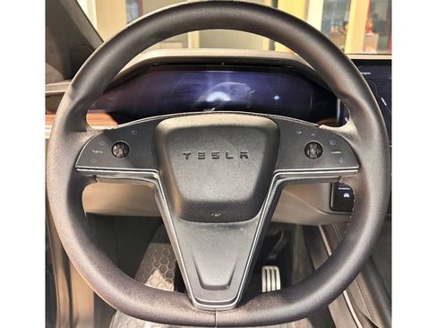 Used 2025 Tesla Model X image 23