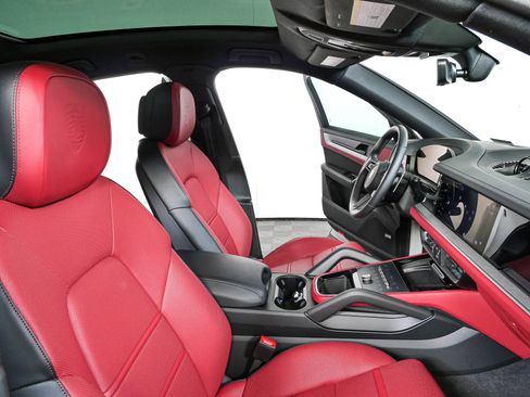 Certified 2026 Porsche Cayenne E-Hybrid Coupe AWD/4WD image 24