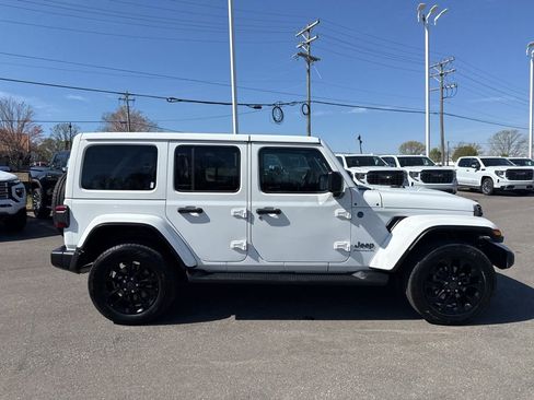 Used 2025 Jeep Wrangler Unlimited Sahara image 6