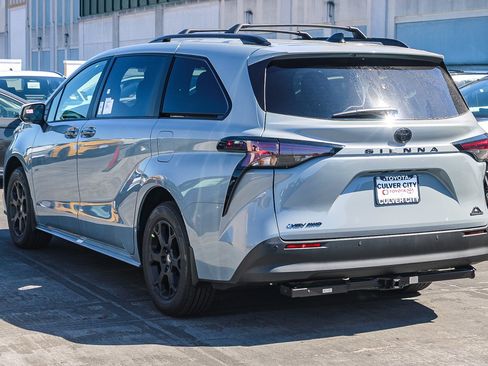 New 2026 Toyota Sienna XLE Woodland Edition AWD/4WD image 7