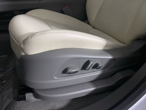 Certified 2024 Cadillac XT5 Premium Luxury w/ LPO, Floor Liner Package AWD/4WD image 10