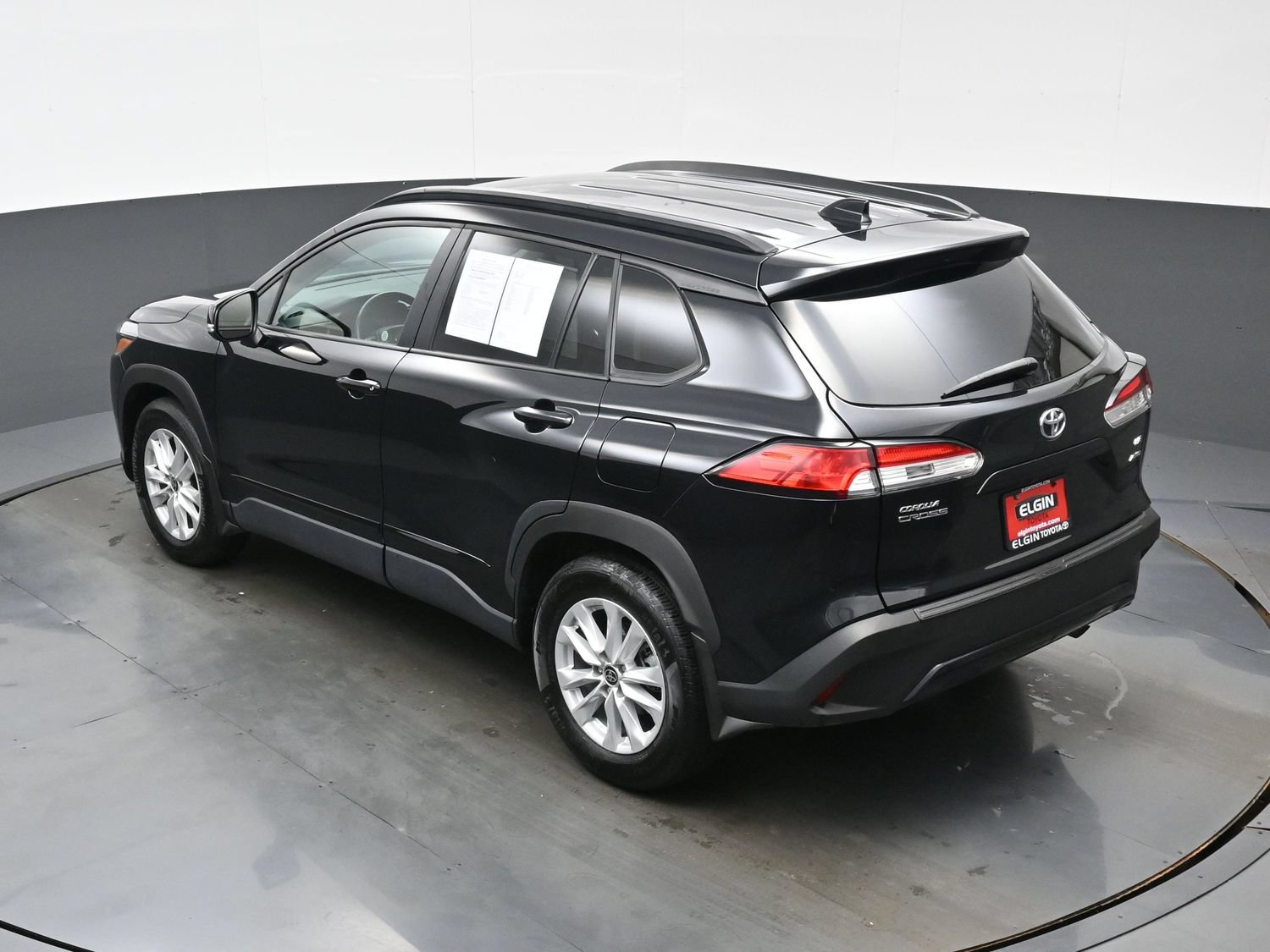 Used 2023 Toyota Corolla Cross LE AWD/4WD image 37