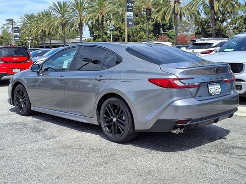 Used 2025 Toyota Camry SE w/ Convenience Package FWD image 4