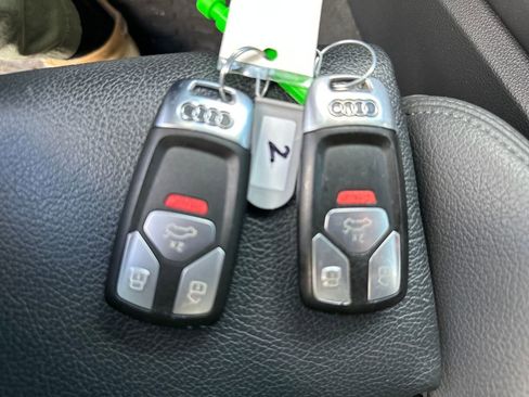 Used 2020 Audi Q5 2.0T Titanium Premium Plus w/ Premium Plus Package image 29