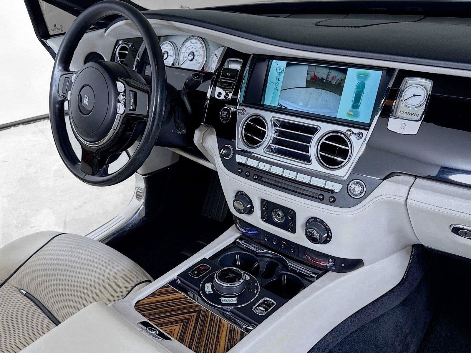 Used 2016 Rolls-Royce Dawn RWD image 35