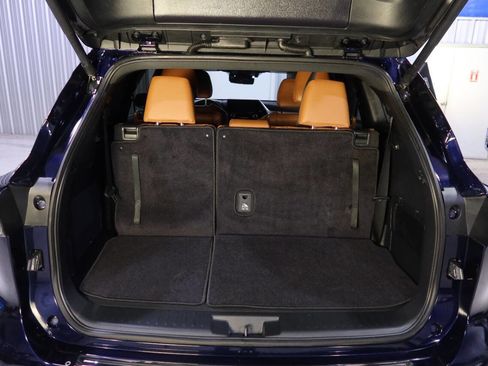 Used 2024 Toyota Highlander Platinum image 27