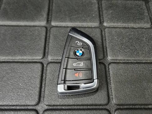 Used 2021 BMW M4 Competition w/ M Carbon Exterior Package RWD image 93